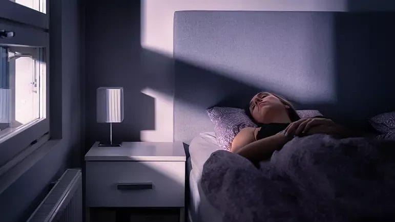 How artificial light exposure affects sleep and biological rhythms